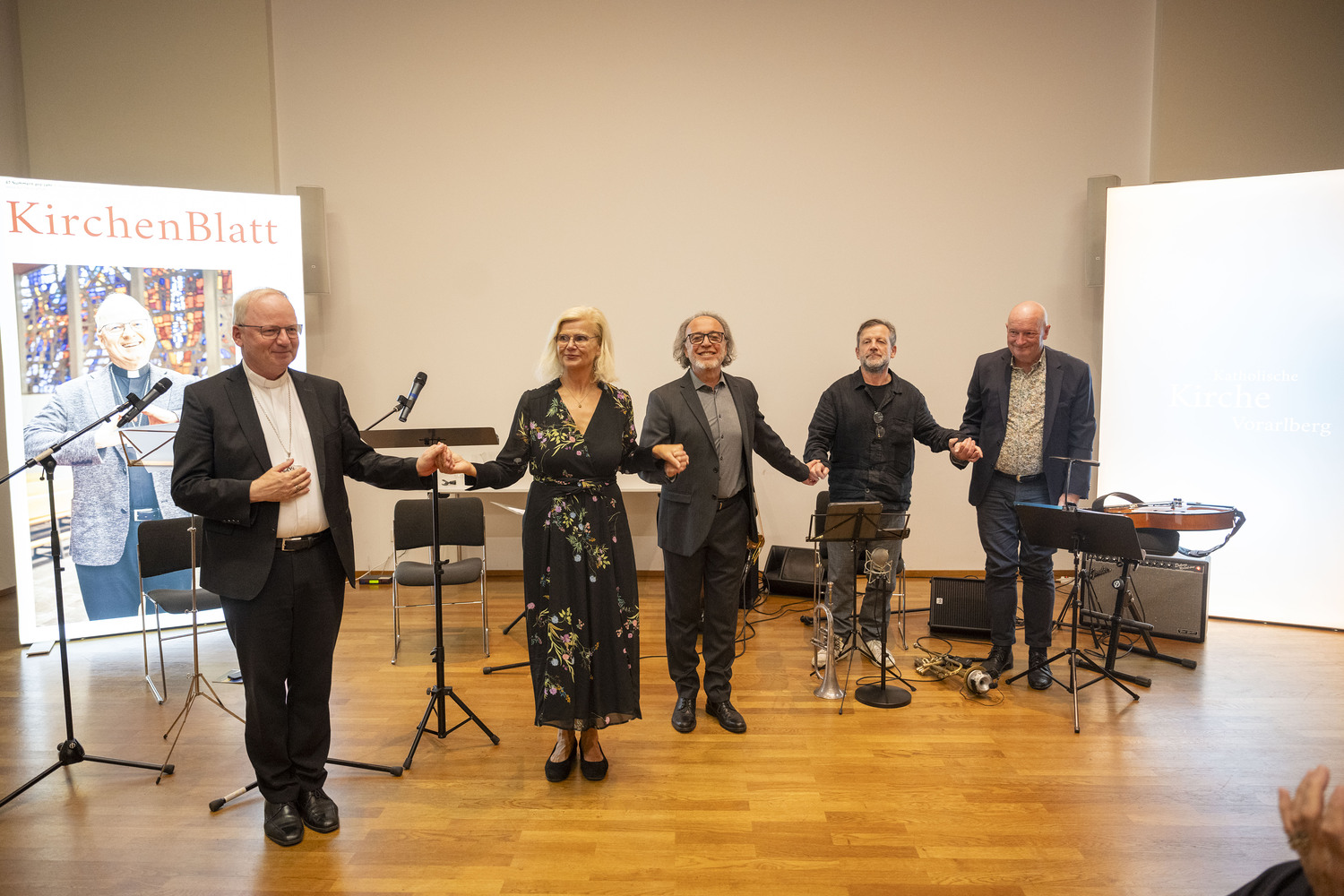 Bischof Benno Elbs, Renate Bauer mit Rosario Bonaccorso, Herbert Walser Breuss und Armin Bonner beeindruckten das Publikum. 