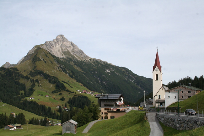 http://commons.wikimedia.org/wiki/Category:Pfarrkirche_hl._Sebastian,_Warth?uselang=de#/media/File:Warth_Vorarlberg_014.JPGhttp://creativecommons.org/licenses/by-sa/3.0/
