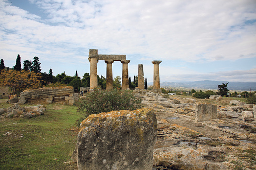 Paulus schrieb den ersten Brief an die Gemeinde in Korinth (im Bild die Ausgrabungen heute) vermutlich um das Jahr 55 n. Chr.