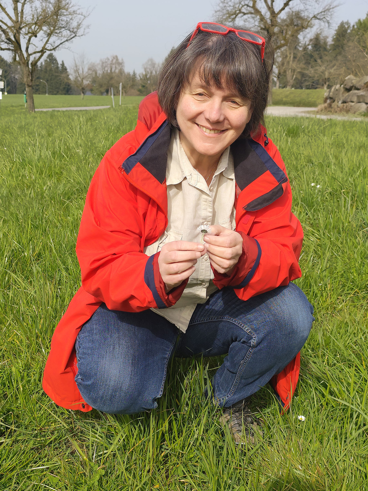 Sabine Christ ist Heilpraktikerin, Kräuterexpertin, Imkerin und zudem leidenschaftliche Köchin.